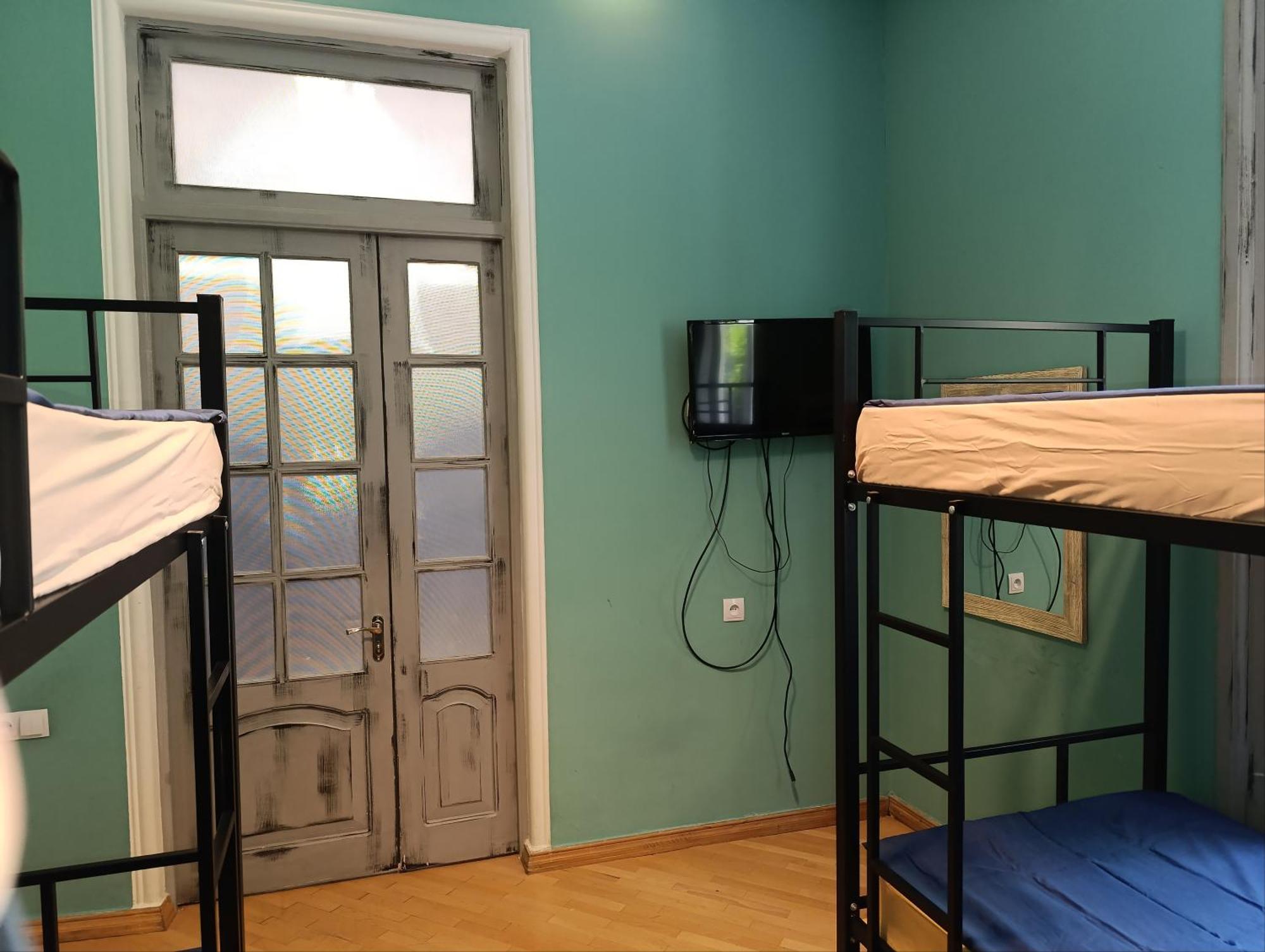J Square Hostel Tbilisi Eksteriør billede