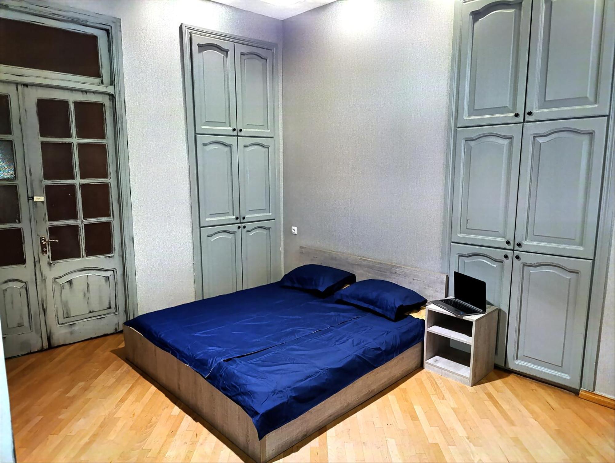 J Square Hostel Tbilisi Eksteriør billede