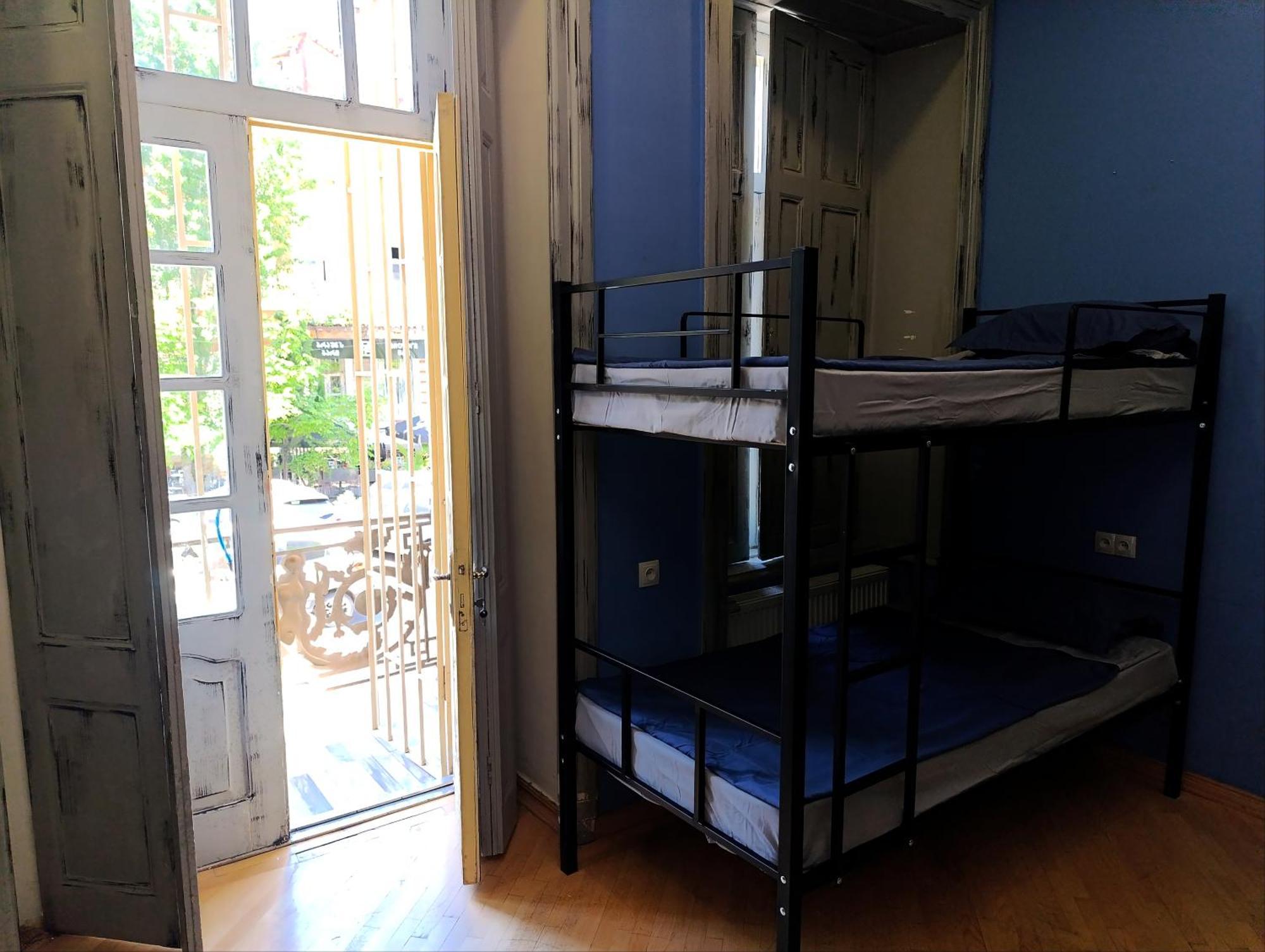 J Square Hostel Tbilisi Eksteriør billede