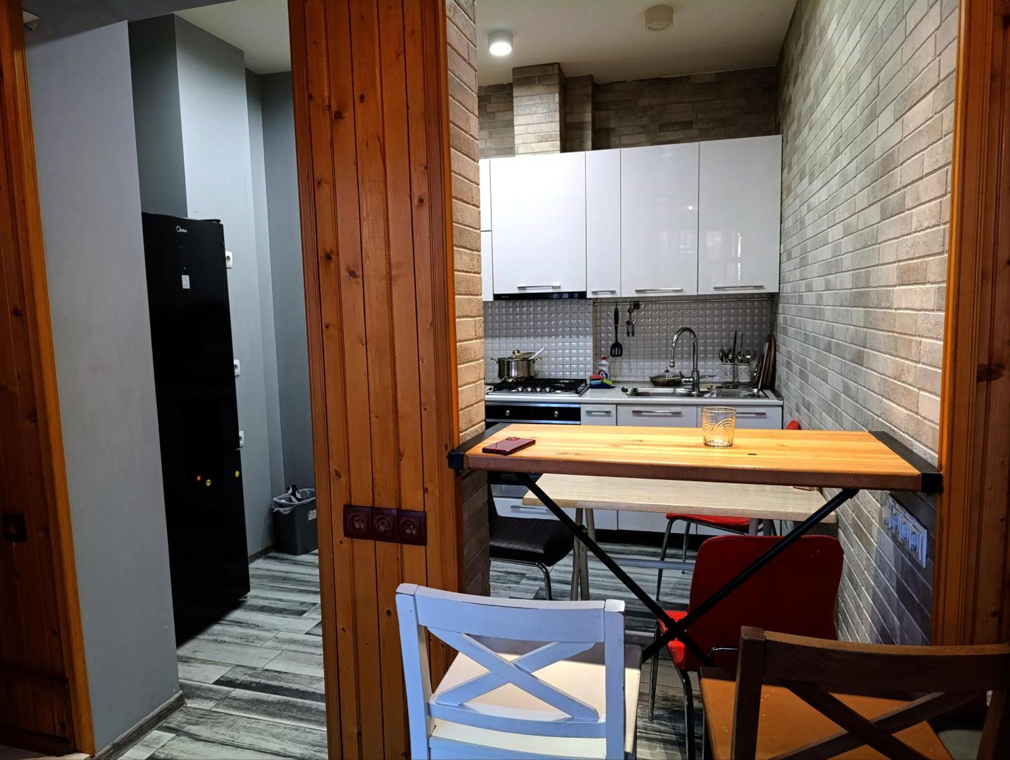 J Square Hostel Tbilisi Eksteriør billede