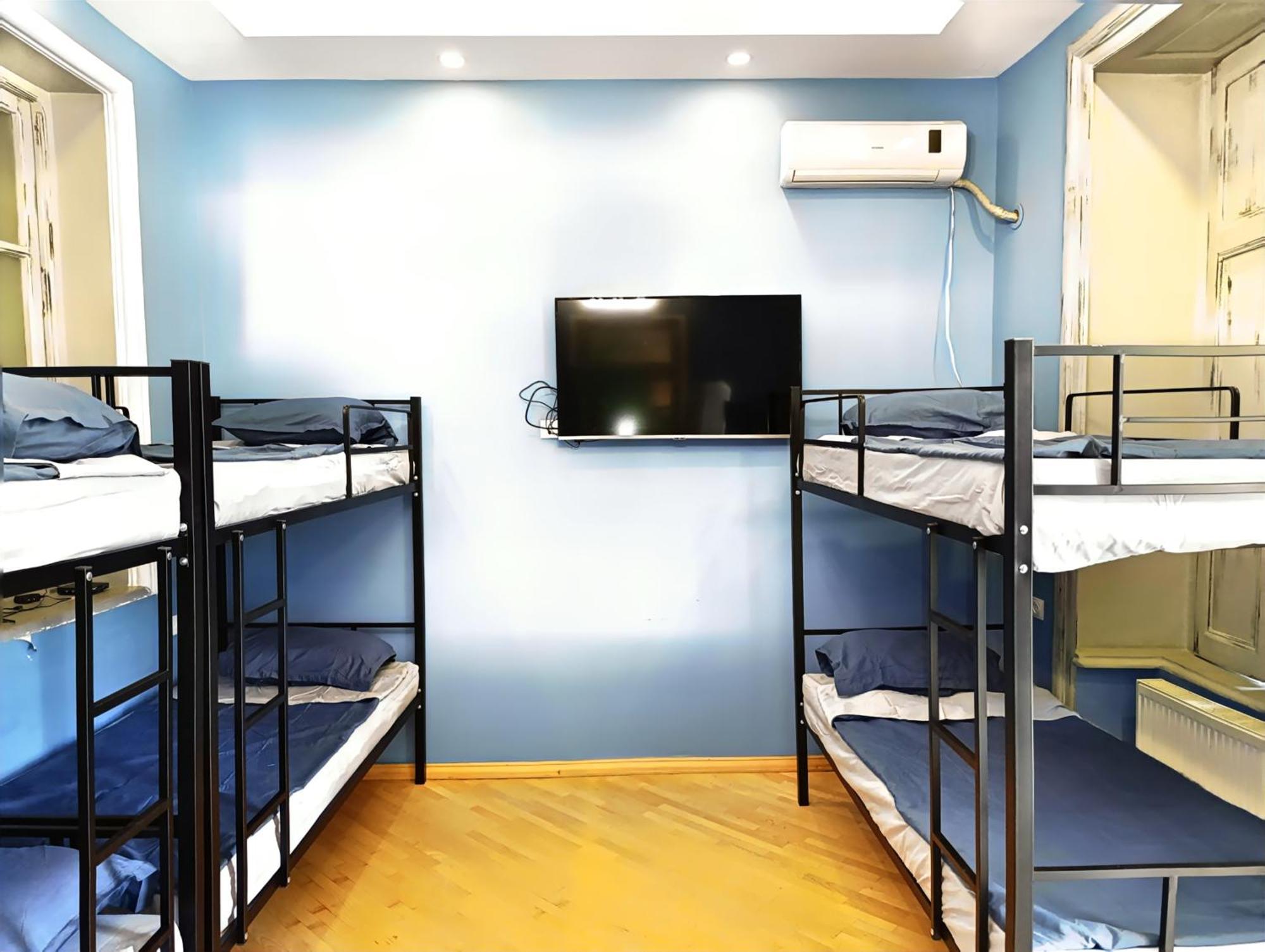J Square Hostel Tbilisi Eksteriør billede