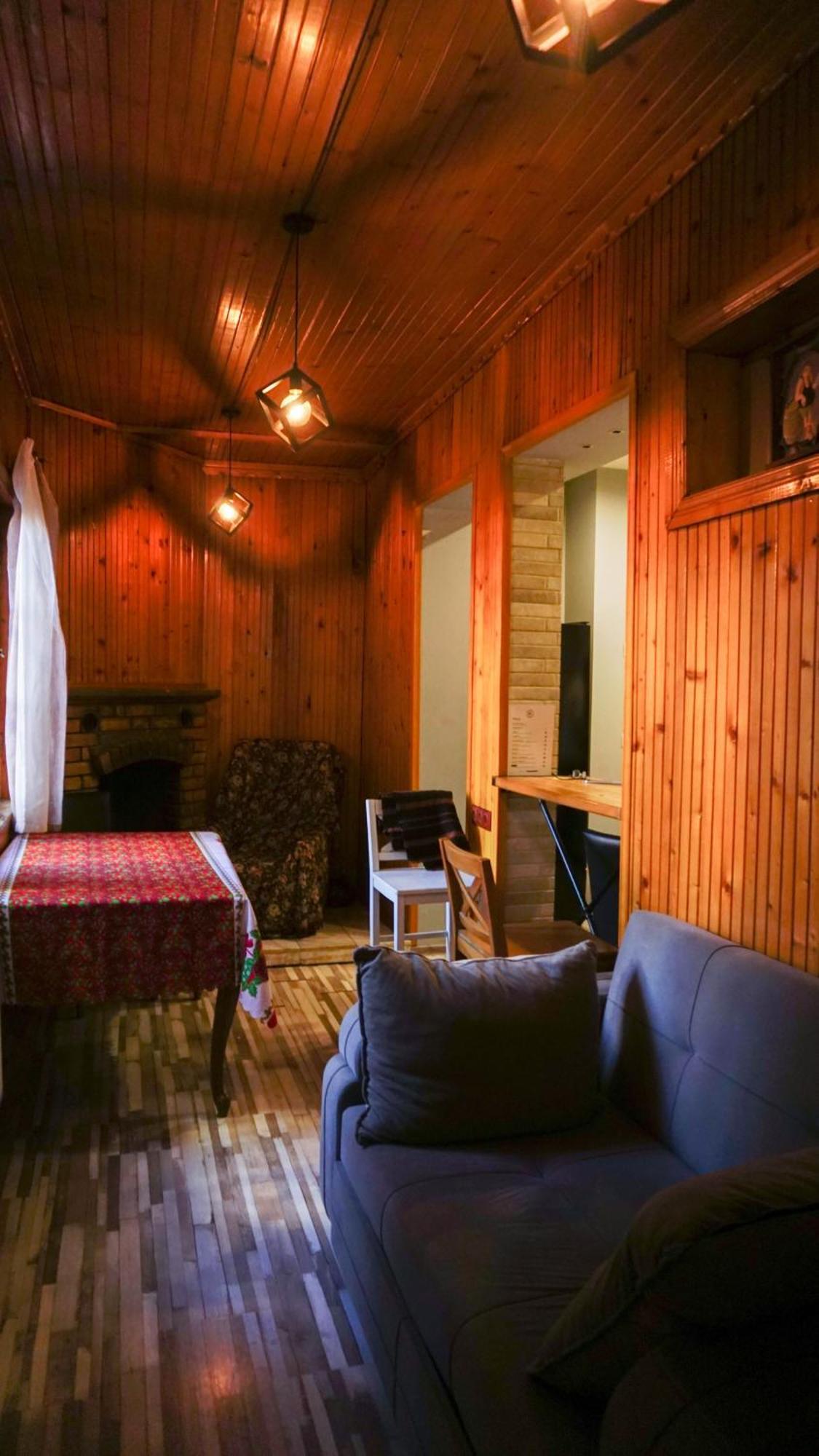 J Square Hostel Tbilisi Eksteriør billede