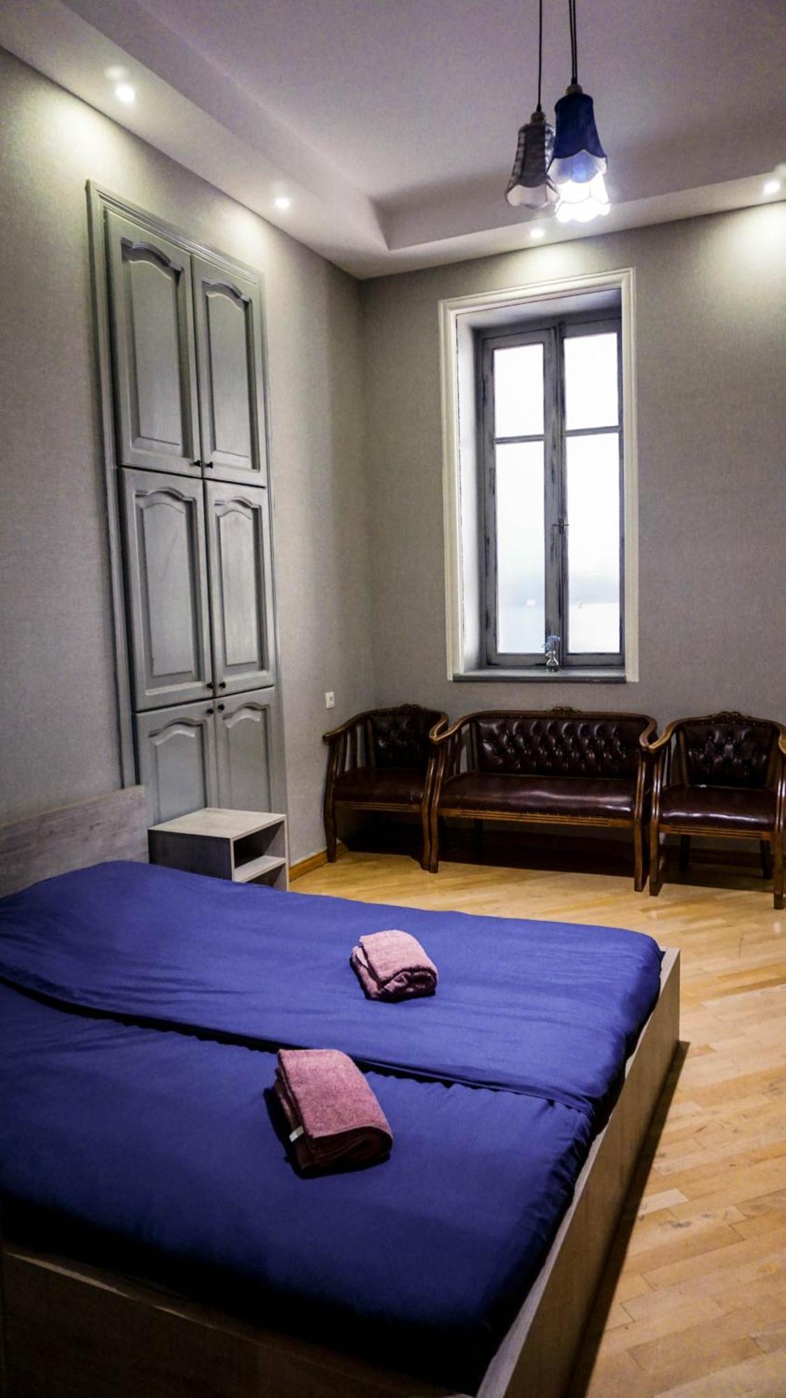 J Square Hostel Tbilisi Eksteriør billede