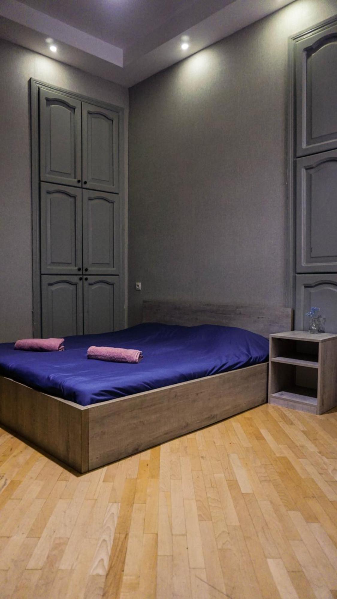 J Square Hostel Tbilisi Eksteriør billede