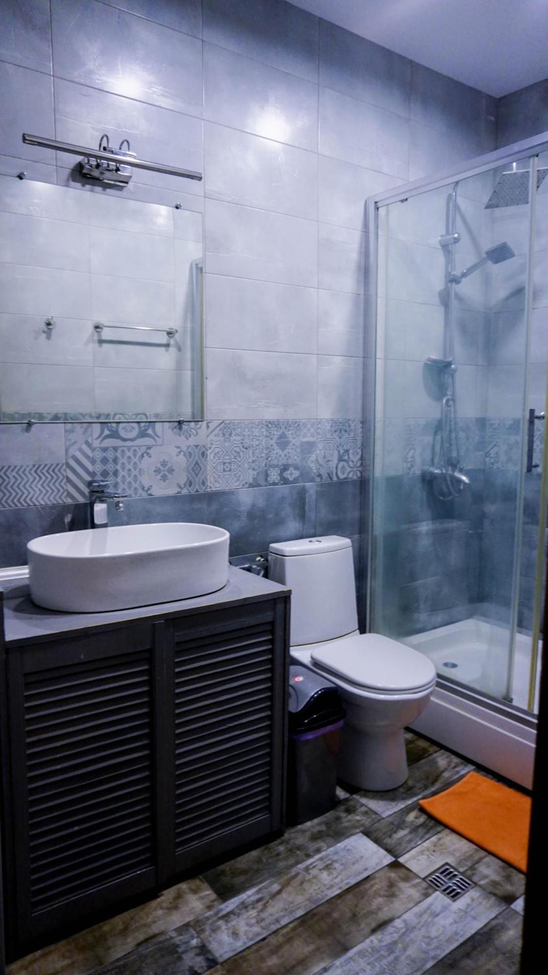 J Square Hostel Tbilisi Eksteriør billede
